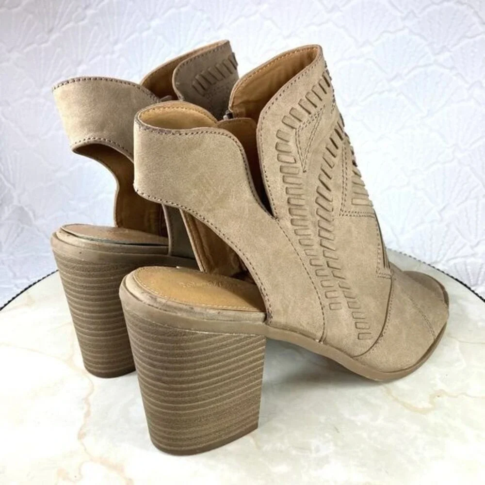 Universal Thread Laser Cut Peep Toe Booties Womens 10 Tan Block Heel Cutout Zip